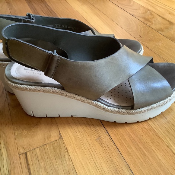 Clarks Artisian Leather Wedge Sandals US 8EU 39 Olive - Picture 1 of 6